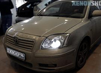 Toyta Avensis II 2004 Замена на Би-ксеноновые линзы Hella 3R+